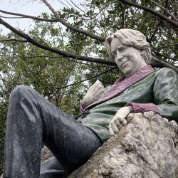 Oscar_Wilde_Statue_(4503030408)